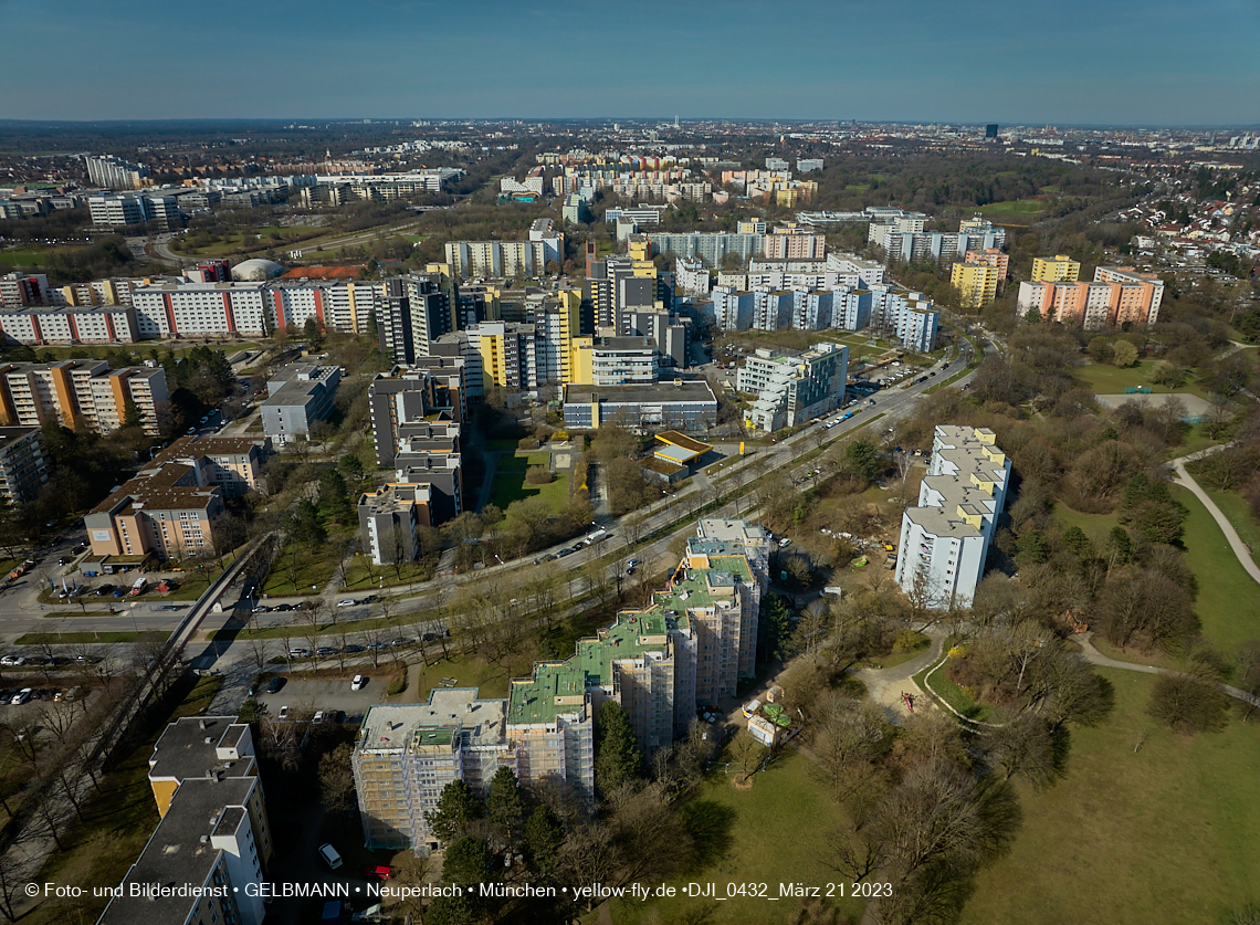 21.03.2023 - Luftbilder von der Baustelle Karl-Marx-Ring 53-57 in Neuperlach